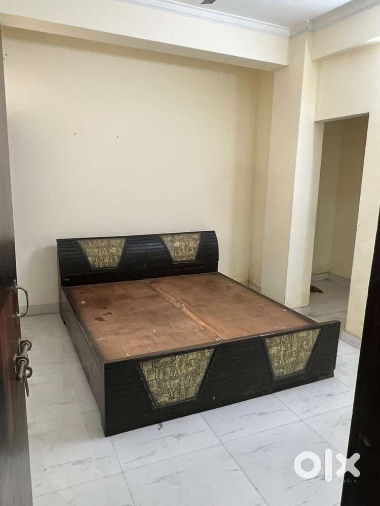 2 bhk Indipendent flat rent for batchlers or family near munsipuliya