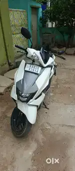 Selling two wheeler Suzuki Avenis