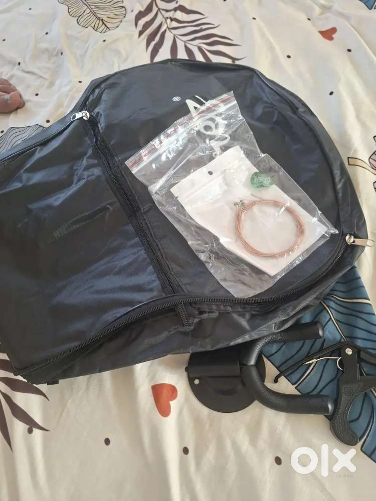 Guitar for sale Strings,hanger, pick,Copa,bag