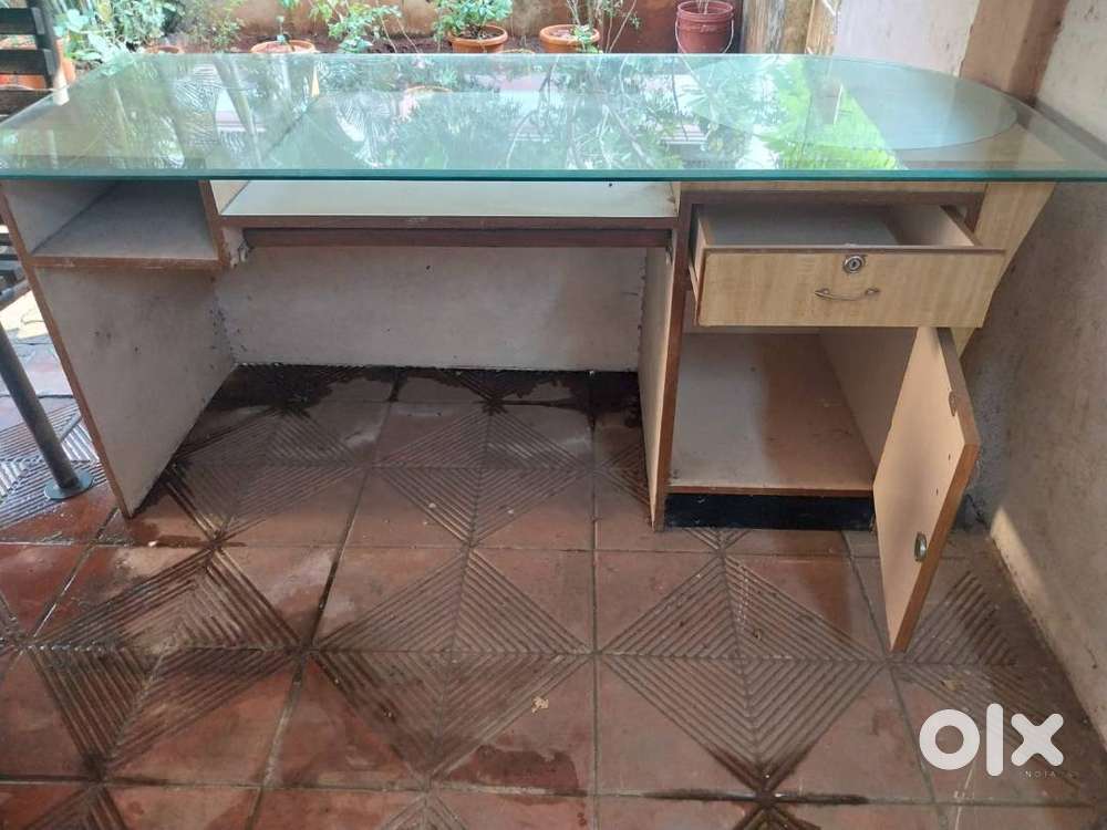 Office Computer Table Glass Top Wooden Built Quality