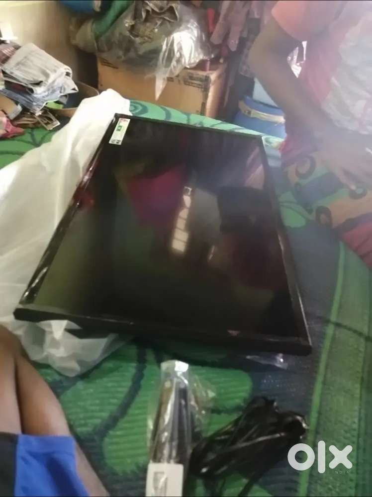 LG 32 INCH SMART TV