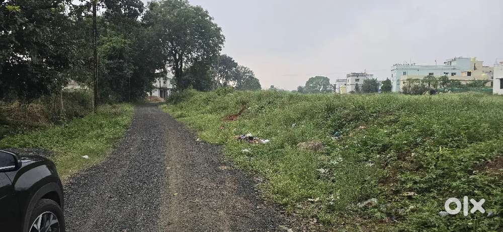 ई.एल.सी. चौक से मात्र एक किलोमीटर की दूरी पर डाइवर्टेड प्लाट