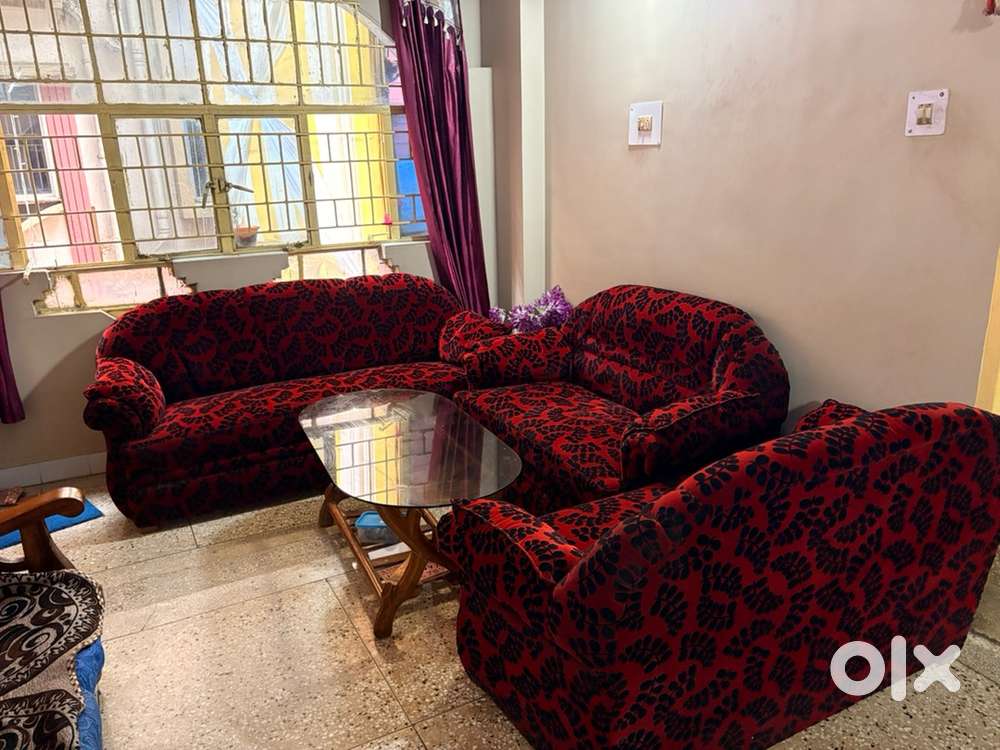 Sofa set with centre table