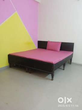 Room available in Noida sector 73