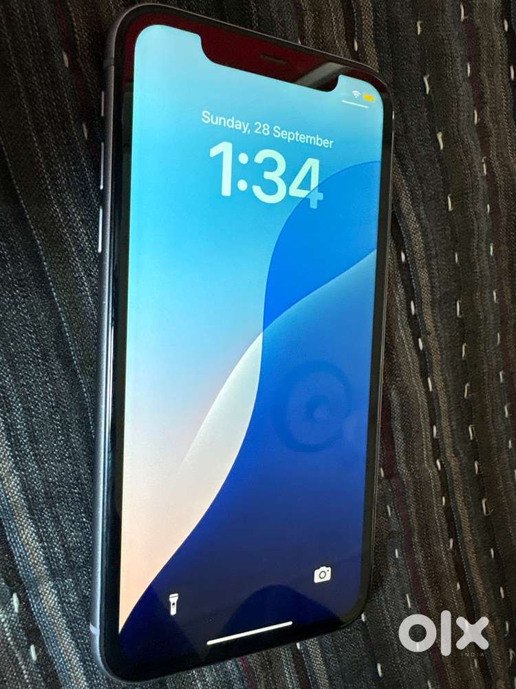 Iphone 11 new condition - scretch less