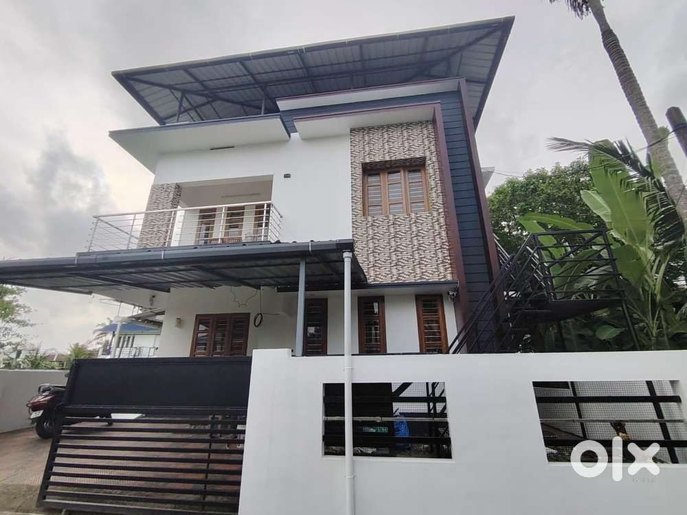 3bhk house for Sale at Elamakkara, Kaloor for 92,00,000/-