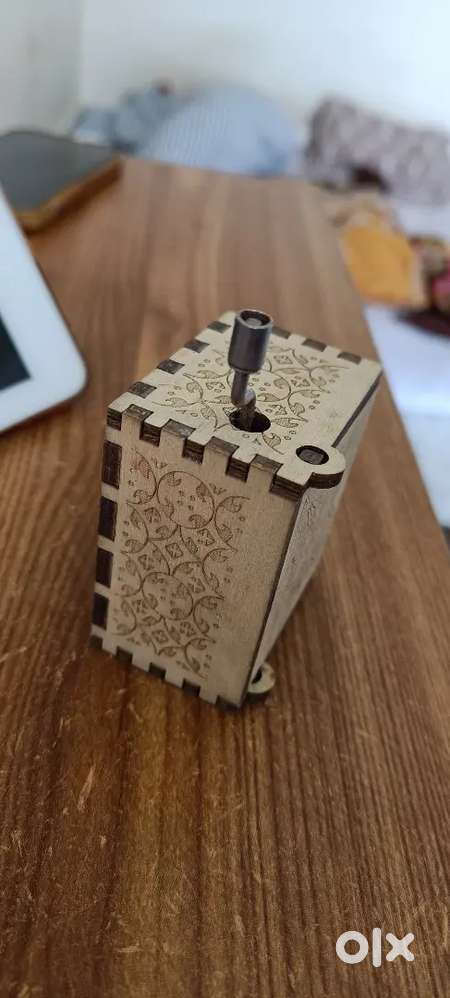 Zesta Personalized Hand Cranked Wooden Music Box for Wife, and friend