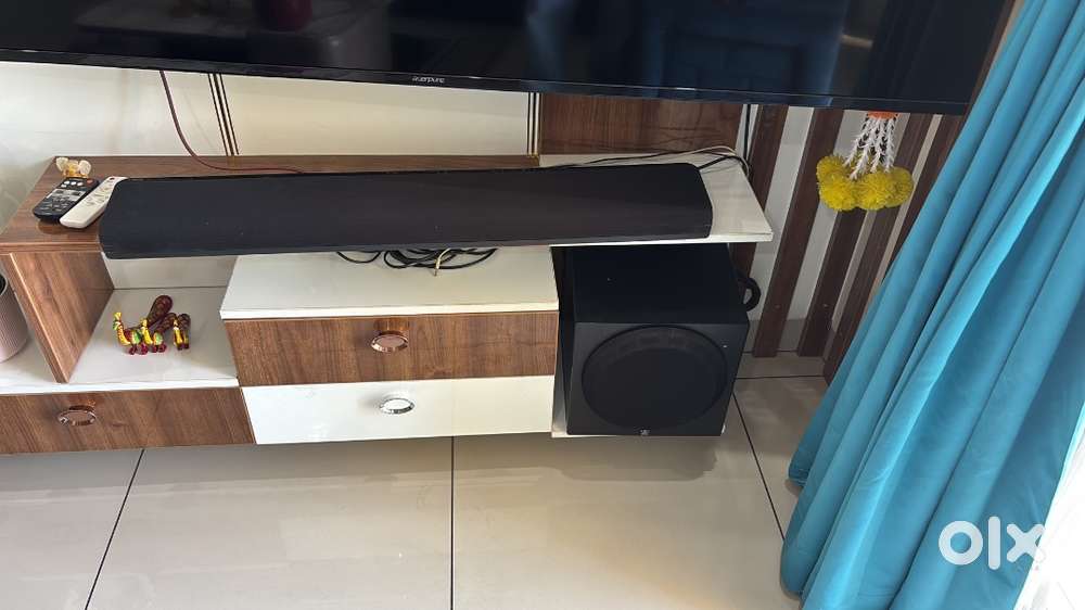 Yamaha Y105 sound bar and subwoofer