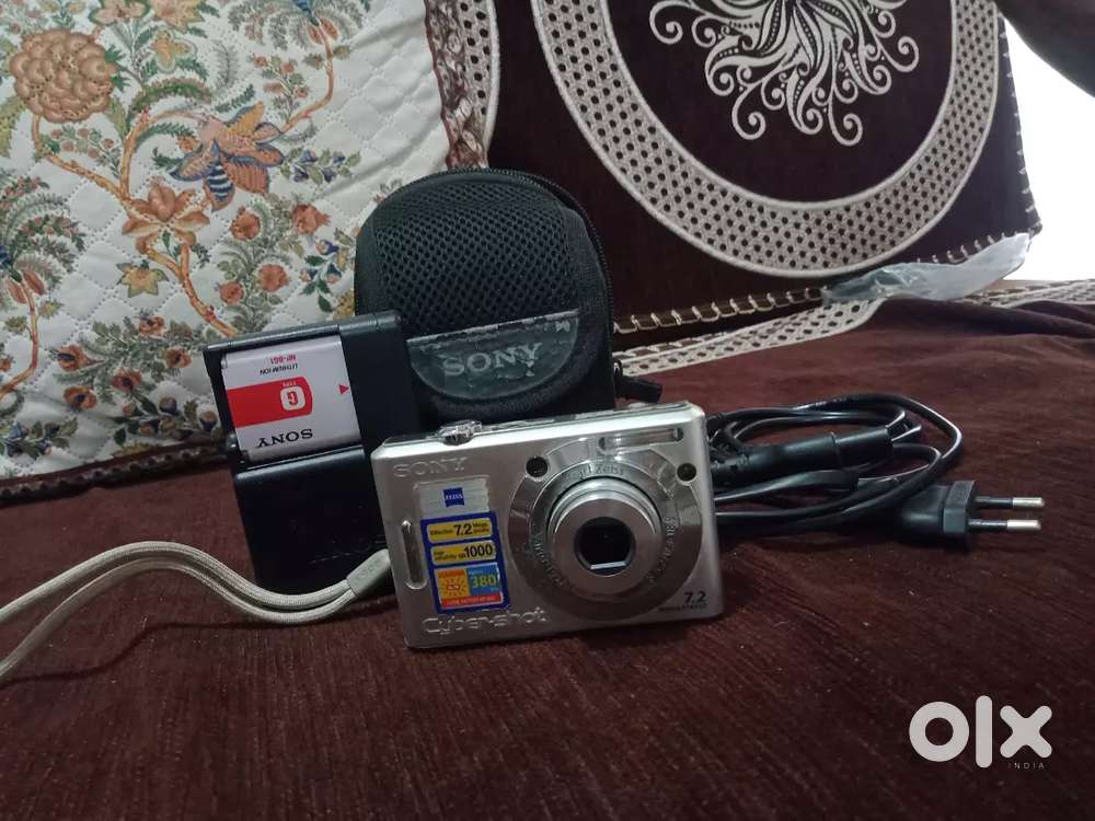 Sony cybershot 7.2MP Digital camera