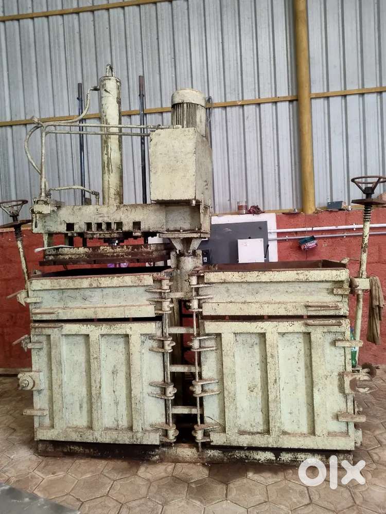 Baling press hydraulic machine