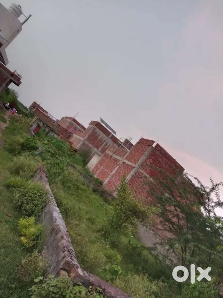 Metro se 5 meter ki duri per Basi Hui colony mein apna Makan banaen