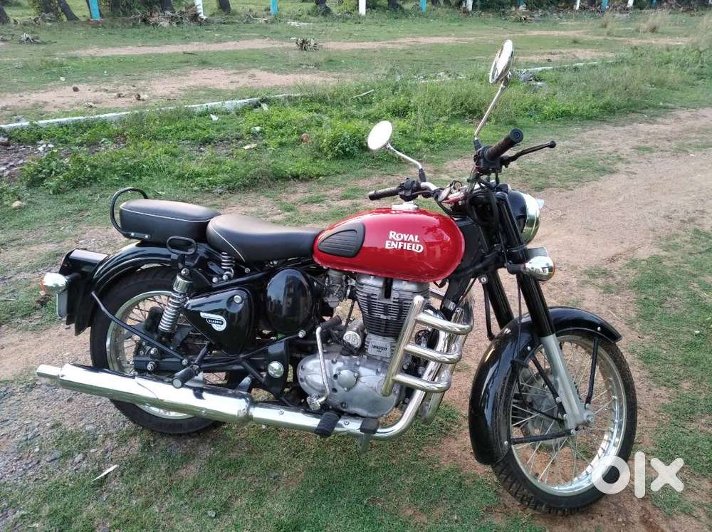 Royal Enfield Classic 350 redditch red edition-9800Km..