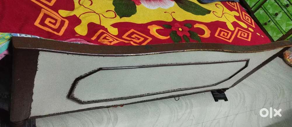 Bed queen size with matress