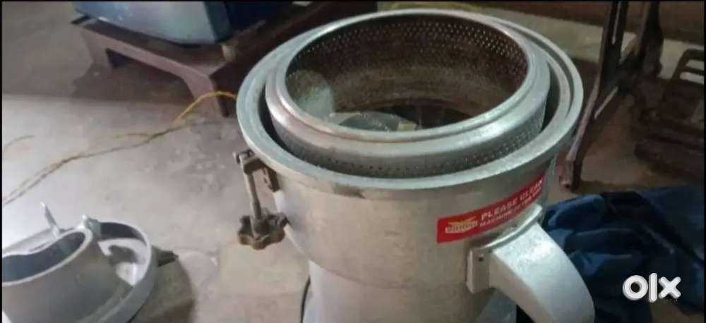 Carrot grinding machine