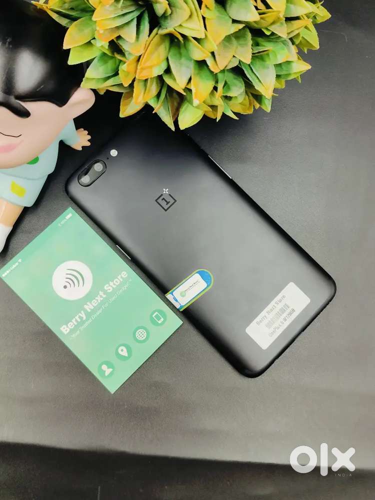 ONEPLUS 5 8/128GB STROAGE - SPOTLESS DEVICE WITH GENUINE BILL.