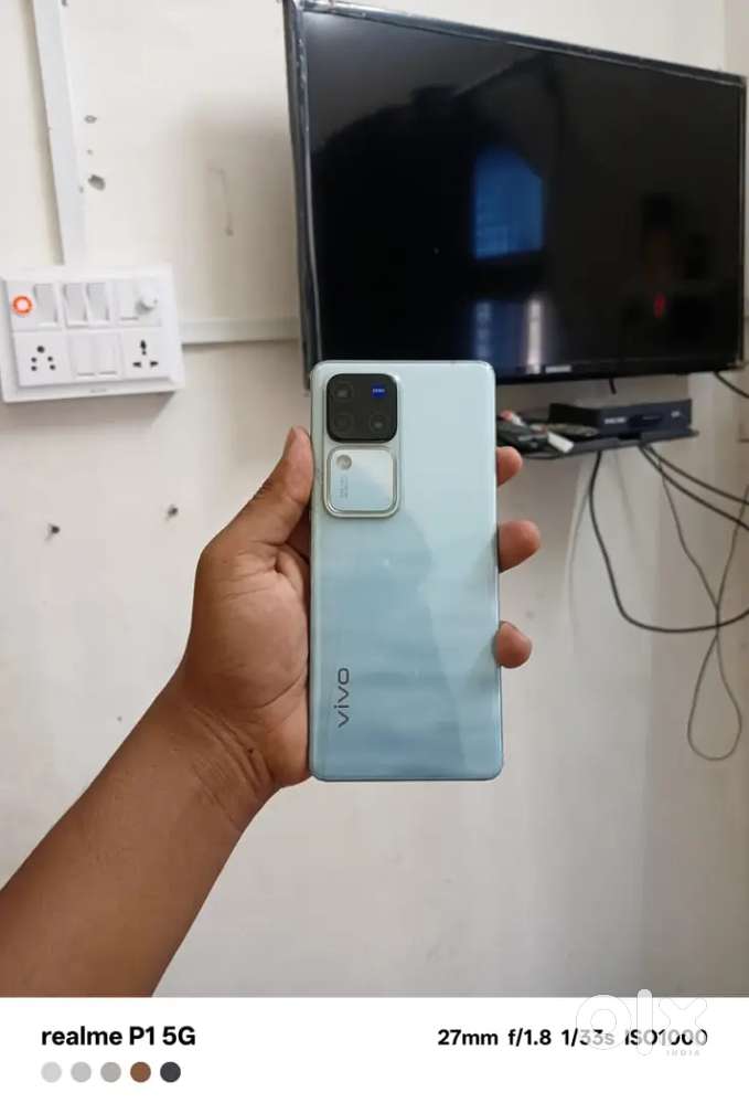 Vivo v 30 pro best condition bil box charger available