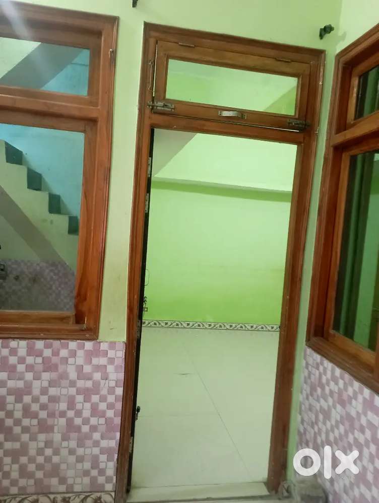 Room rent par dena hai