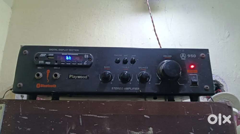 DB-1150 amplifier 200 watts with 2 mic with master valum