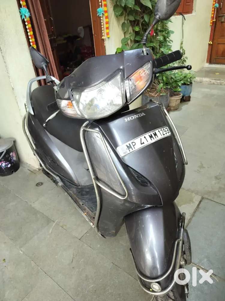 Activa selling top condition