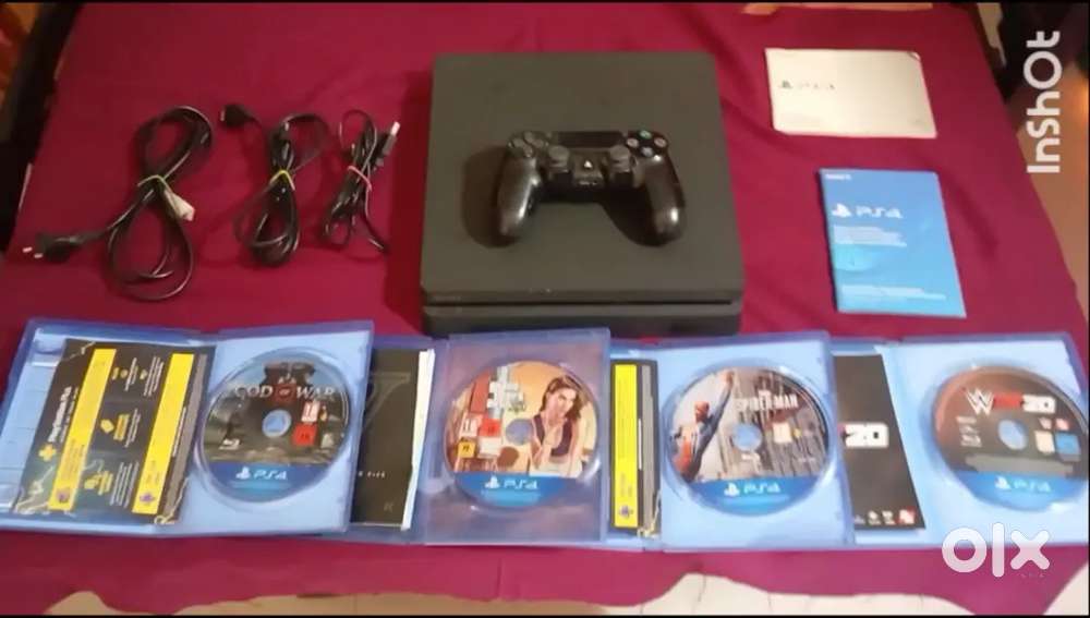PLAYSTATION 4 - SONY PS4 WITH BOX controller And 4 Games