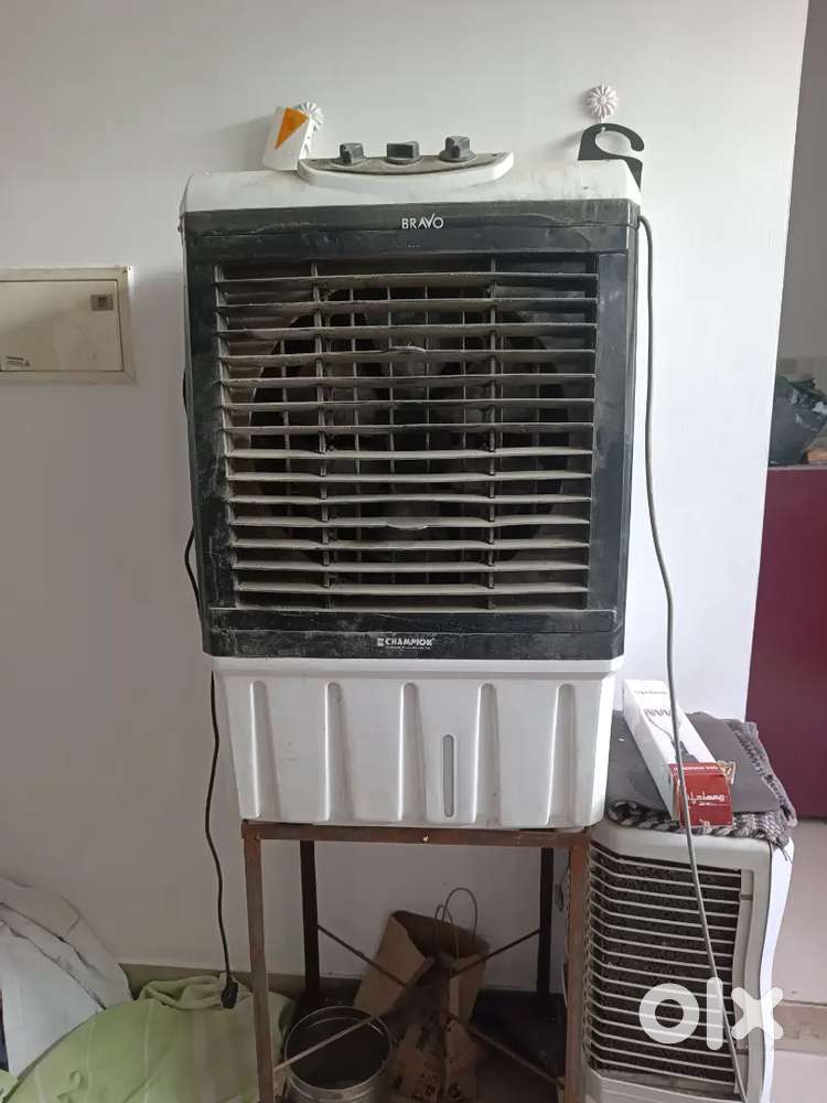 Champion bravo Cooler with iron stand