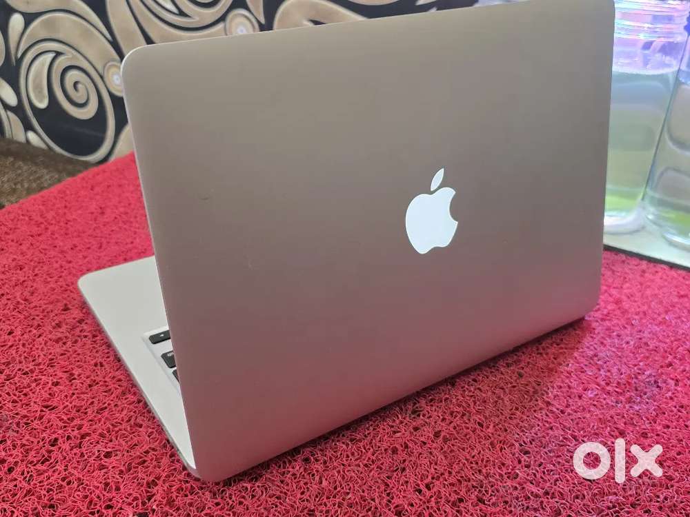 Apple Macbook Pro i5/8gb/512gb SSD 13inch Retina Display