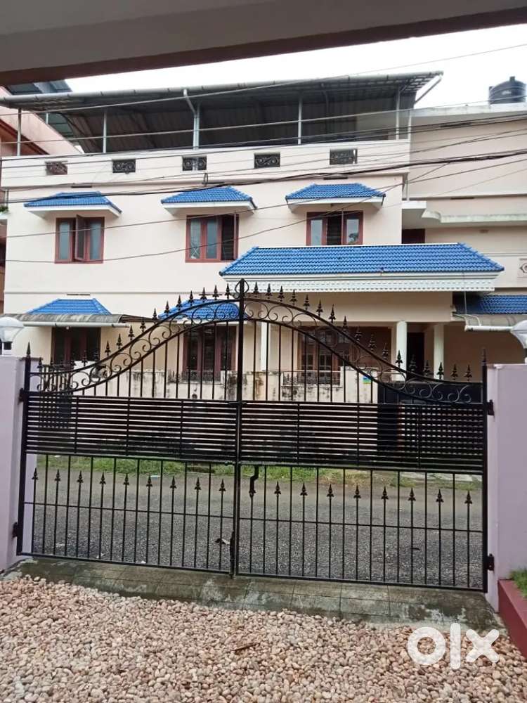 independent house Ground floor 3BHK 18000rs asking kadavanthra family