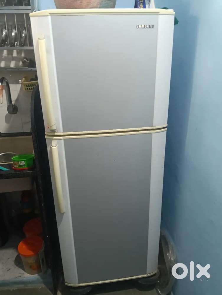 Samsung 230L Double door fridge working completely fine — INDORE