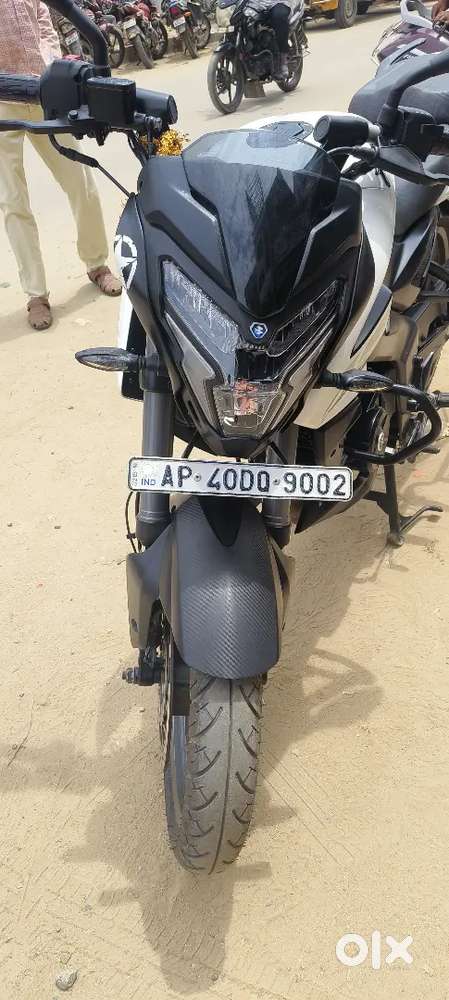 Bajaj pulsar ns 160 model 2024.  EMI all clear.
