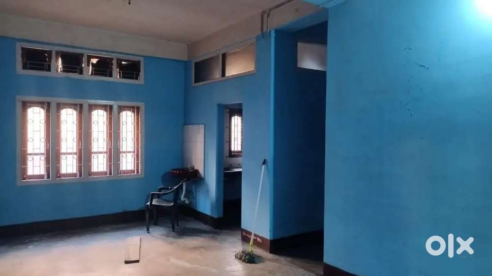 Indipendent house,24×7 water available,car parking available.