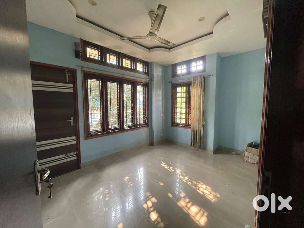 Looking for a male roommate for a 3bhk apartment in zoo road rent-7k