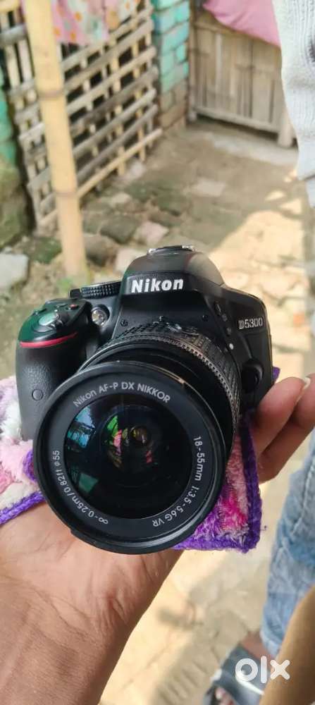 NIKON D5300 + 18/55LENS +BATTERY SUTER COUNT 9K UNDER HAI