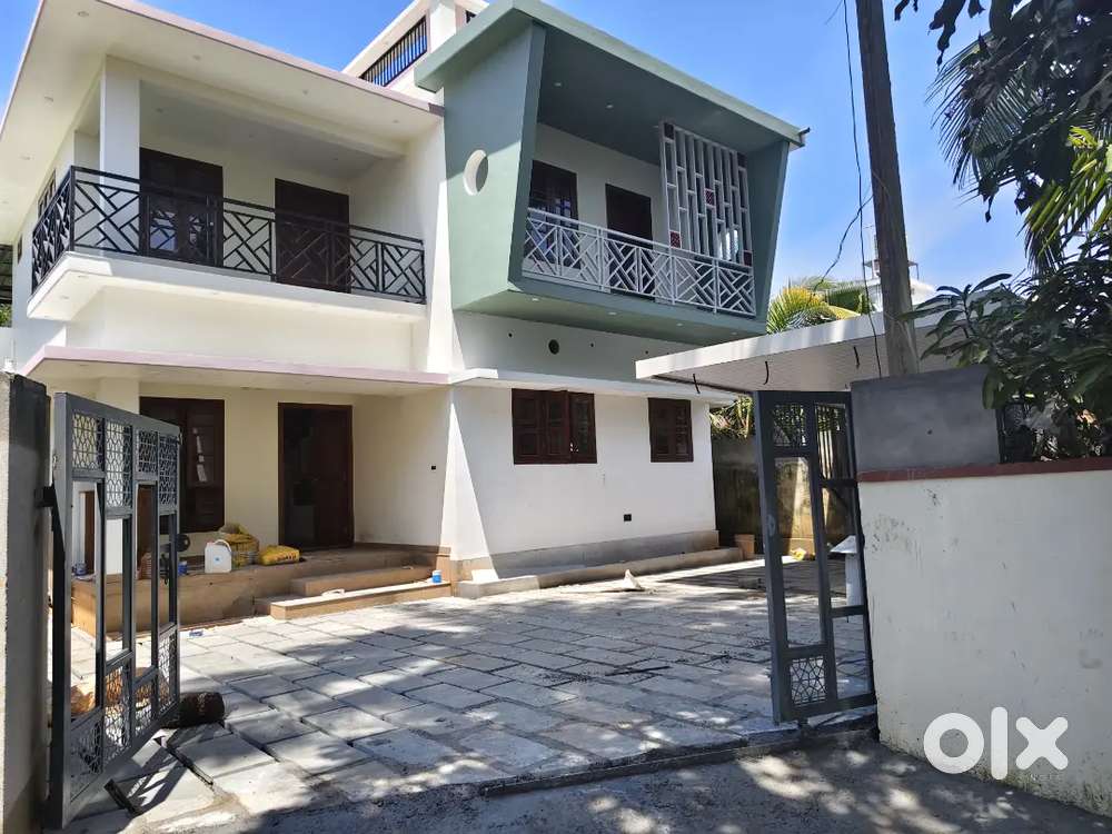 5.5cent plot with 4bhk house near kalarikal Alappuzha