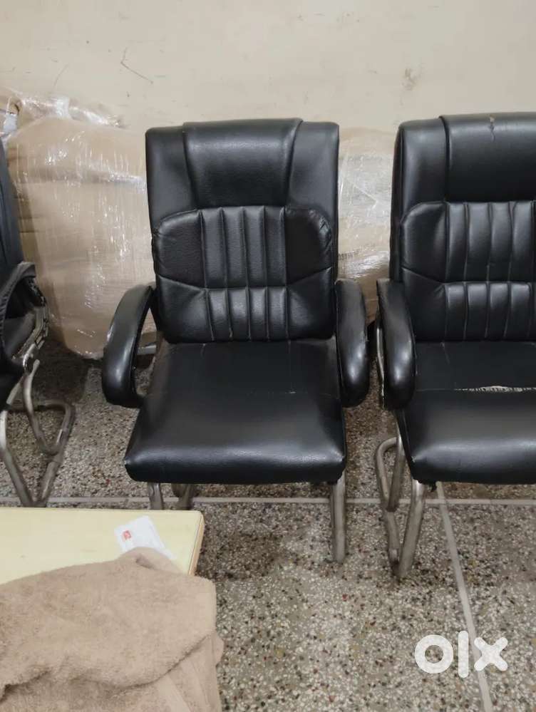Office Chair 2 Boss Chair, 4 Visitor Chairs