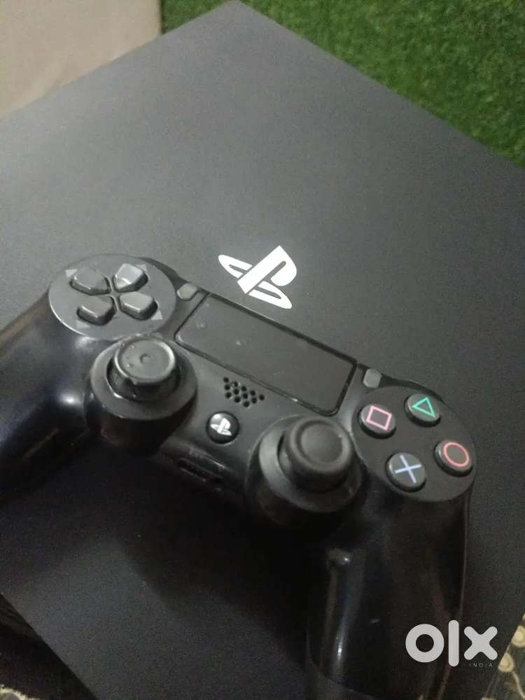 Hi I'm selling my playstation 4 pro with games 1tb