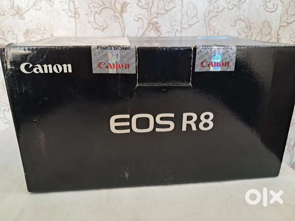 Sale canon R8 body only 4 battery original charger bill box wranty
