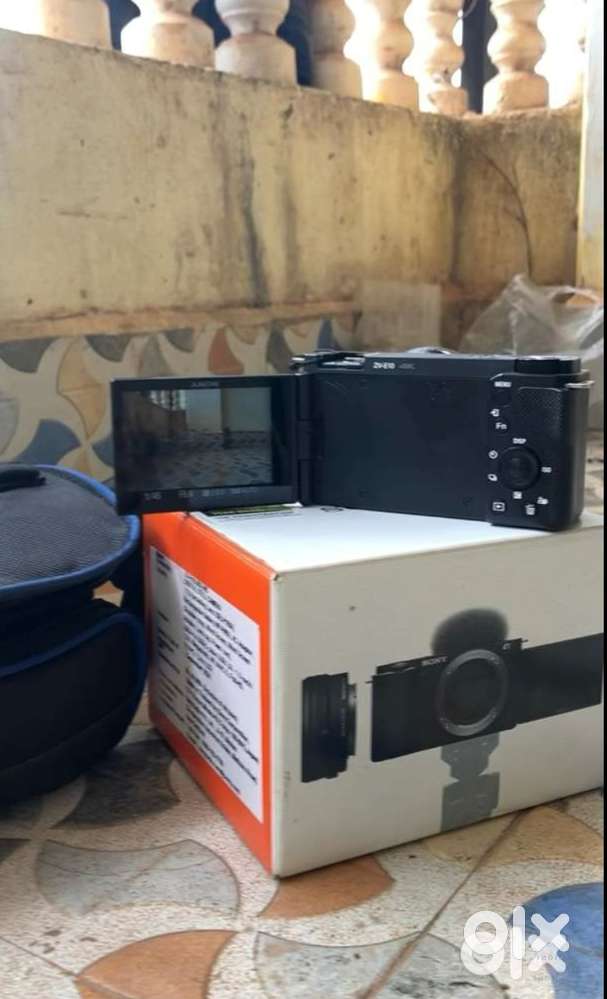 Sony ZVe10 with zoom lens 55 210mm