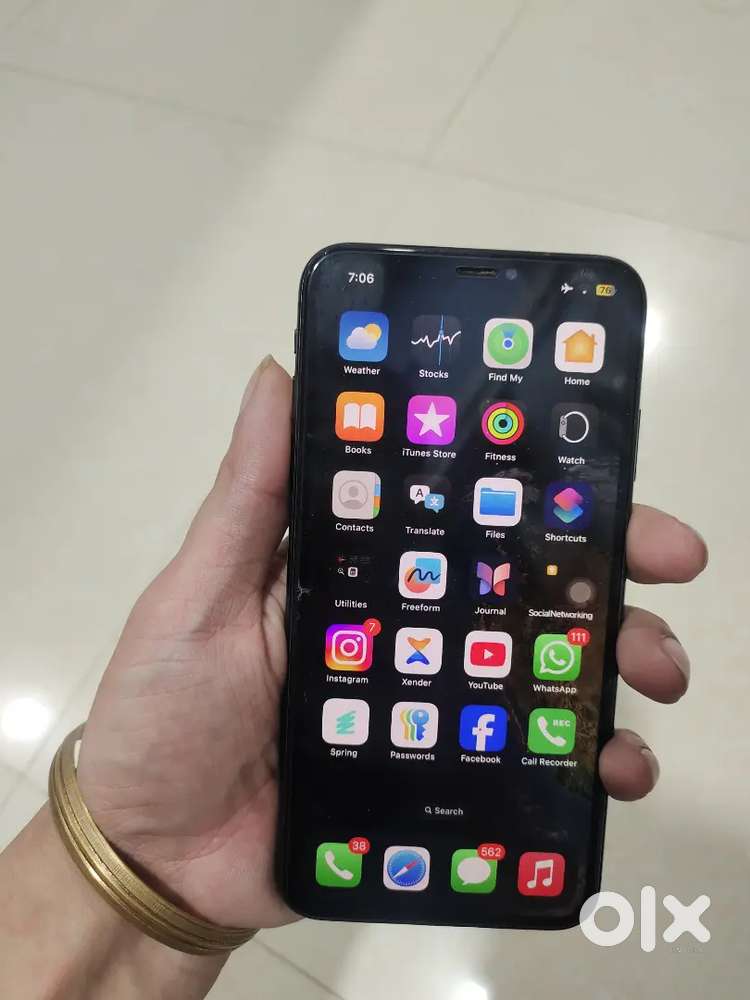 I phone xsmax 258 gb all original only battery chnge genuin product