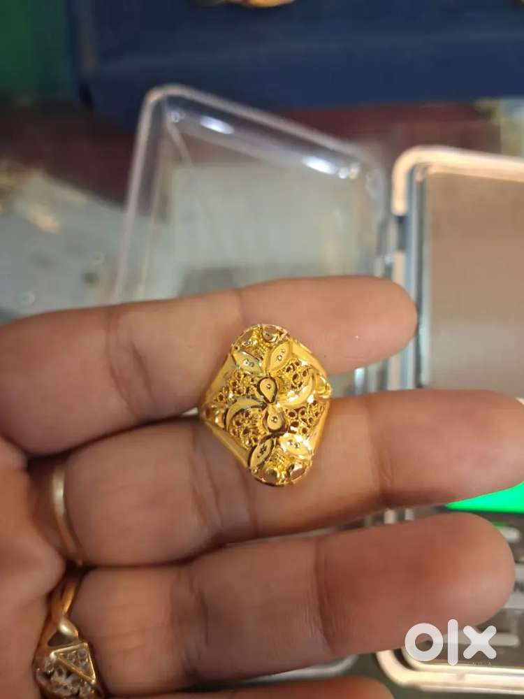 Gold jewellery available without making charge