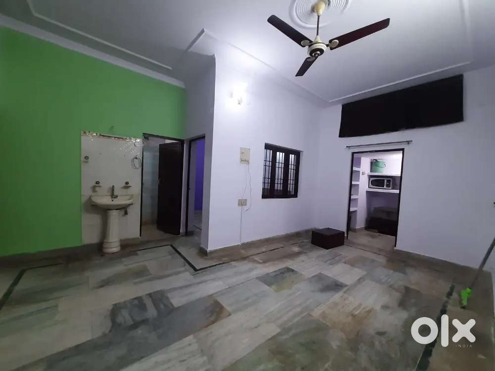 Flat for sale near Gyan Sarover Colony.