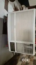 2 season old Hitachi 1.5 ton AC condition is like new