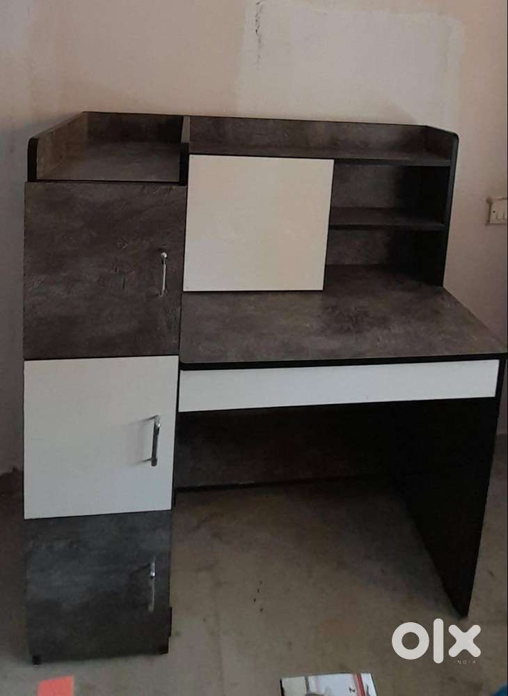 Study table which can be multifunctional as computer table, 1 year old