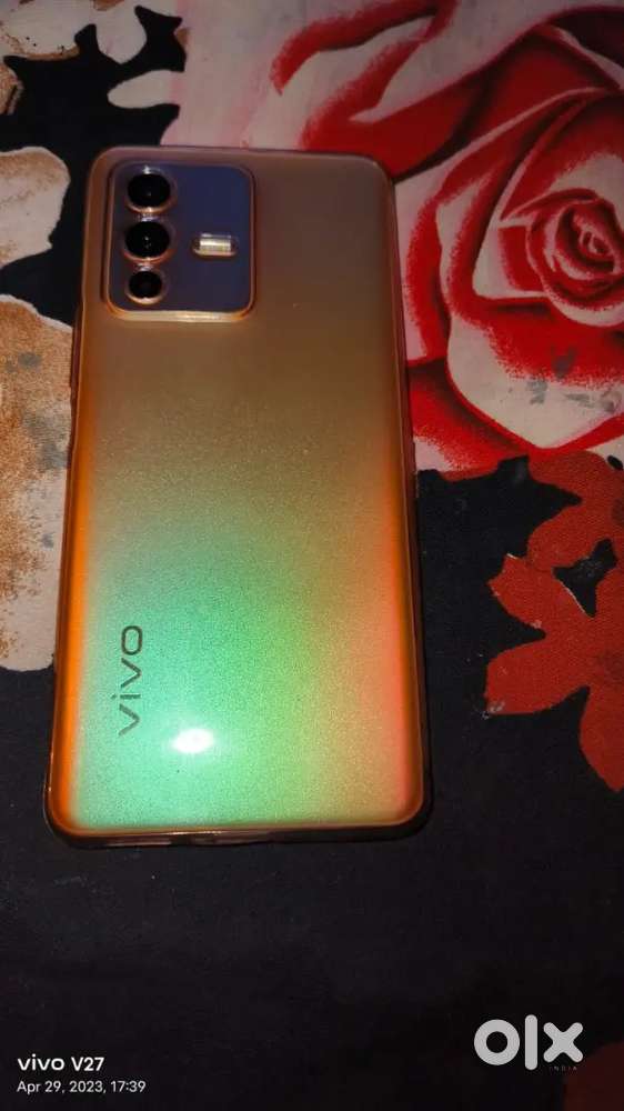 V23 pro 5G curv display slim phone no any one scretch on phone