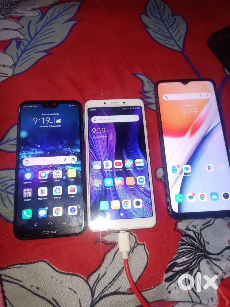 3 mobie phone are available Mi vivo and Honor