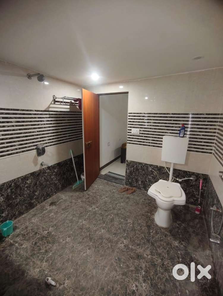 1 BHK FLOOR WITH LUXURY BATHROOM