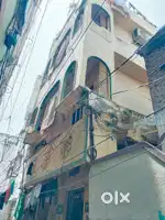 Individual House with 3 floors and small penthouse