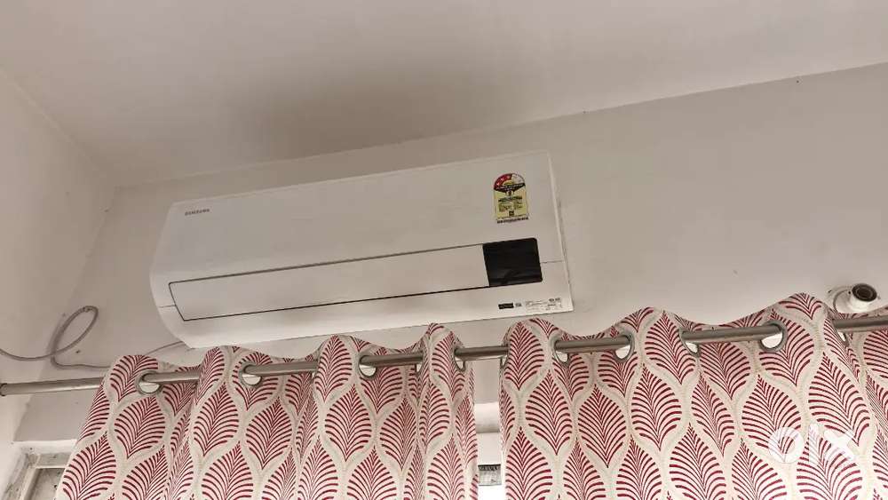 1.5 Ton 3 star AC Samsung with wall stand