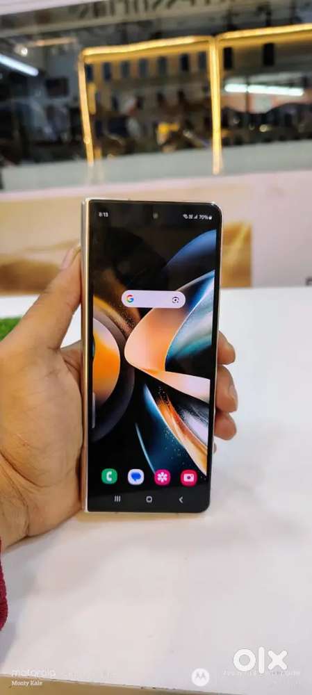 Galaxy Fold 4 12/256 gold color