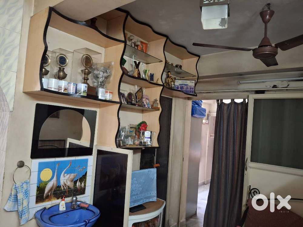 Beautifully semi-furnished Flat in Taltala, S.N. Banerjee Road