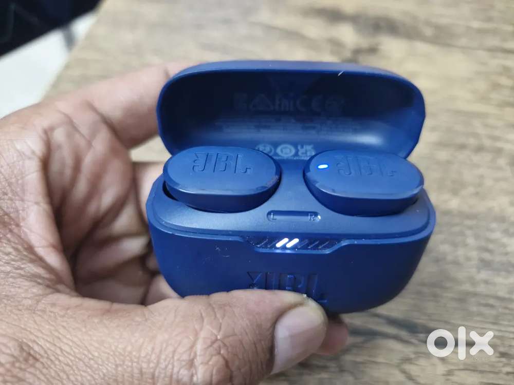 Stunning JBL TUNE 130NC - ANC, Legendary Sound - 4 Mic for clear calls